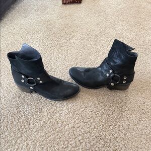 Donald Pilner Black Leather Ankle Boots